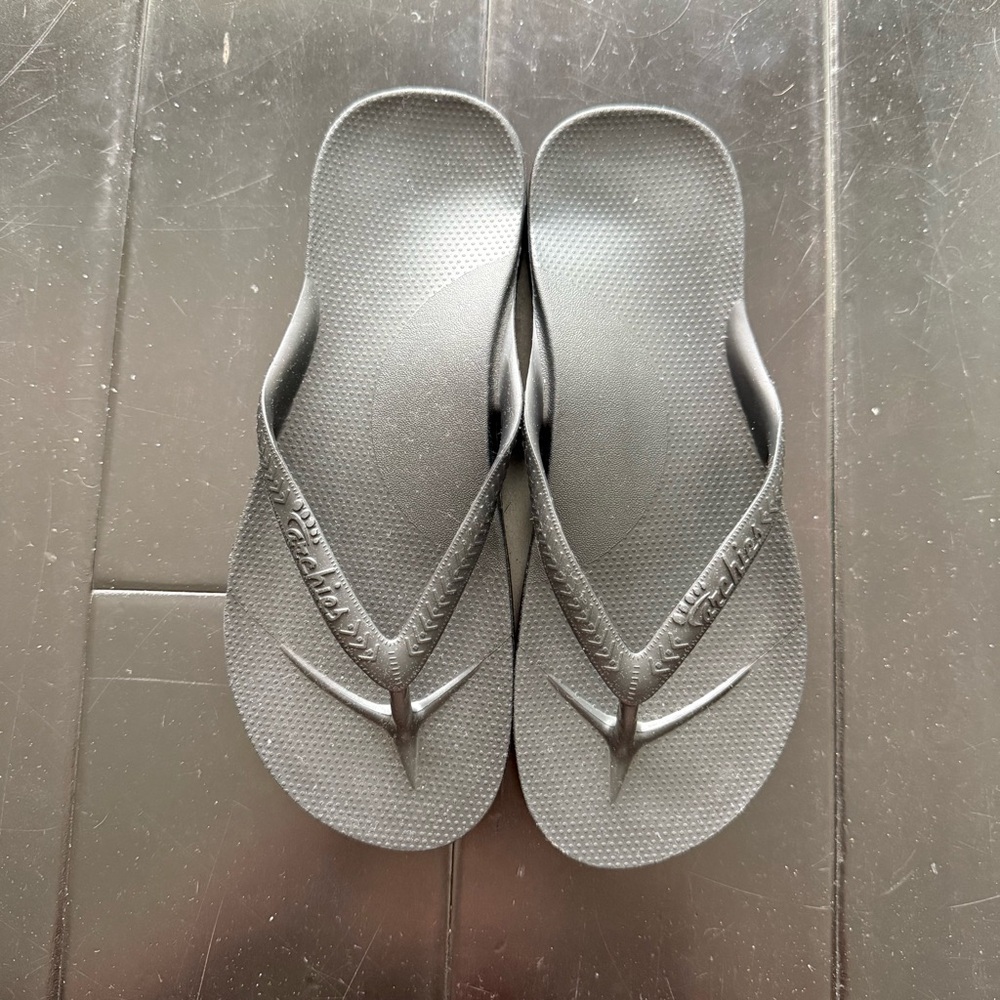 NWT Archies Arch Support Flip Flops